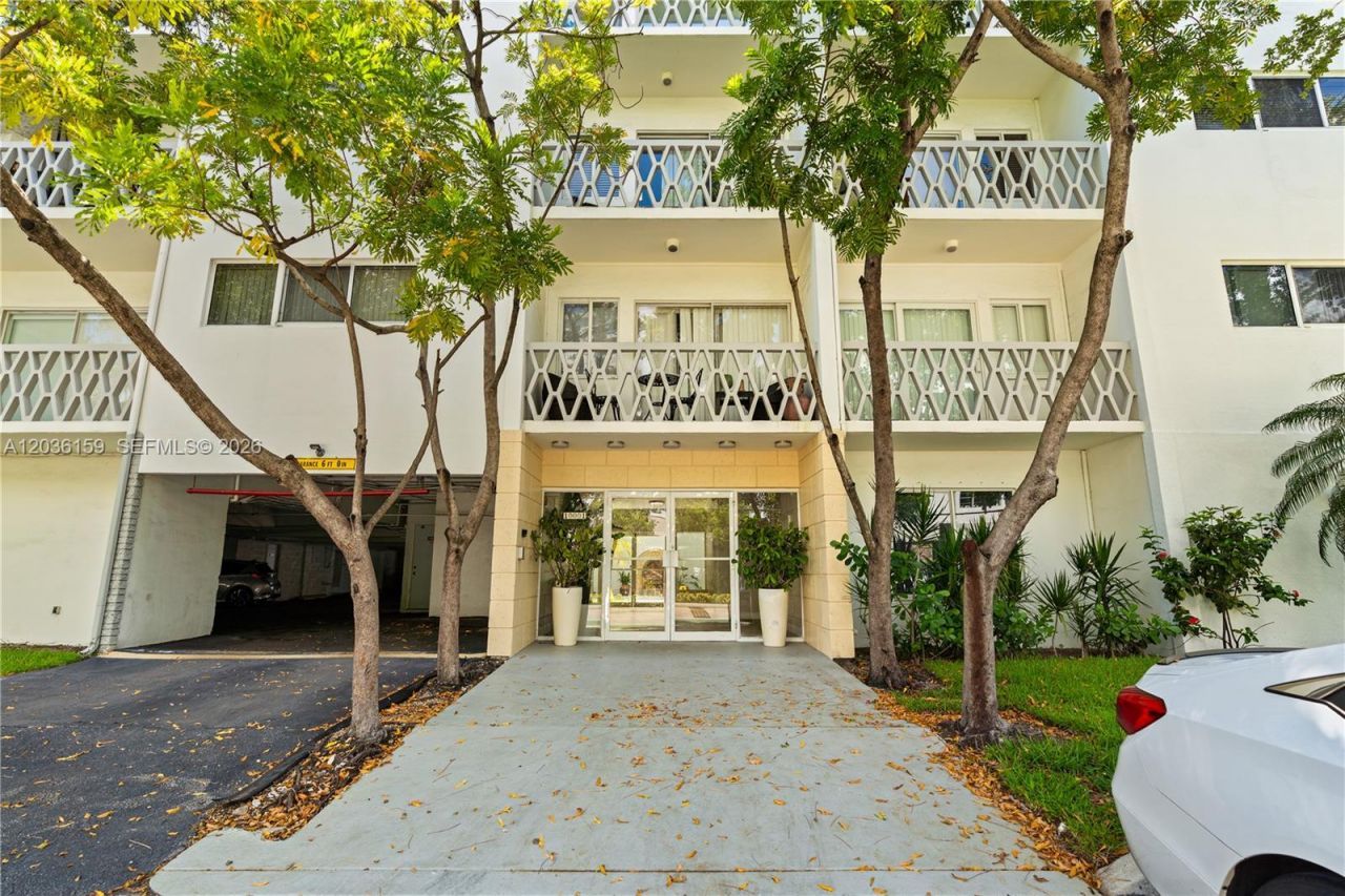 10001 W Bay Harbor Dr, Unit 202, Bay Harbor Islands, FL 33154 Photo
