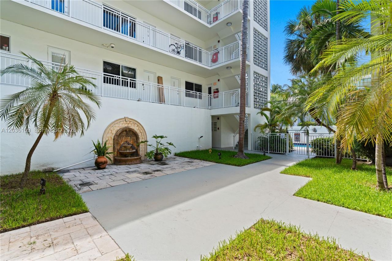 10001 W Bay Harbor Dr, Unit 202, Bay Harbor Islands, FL 33154 Photo