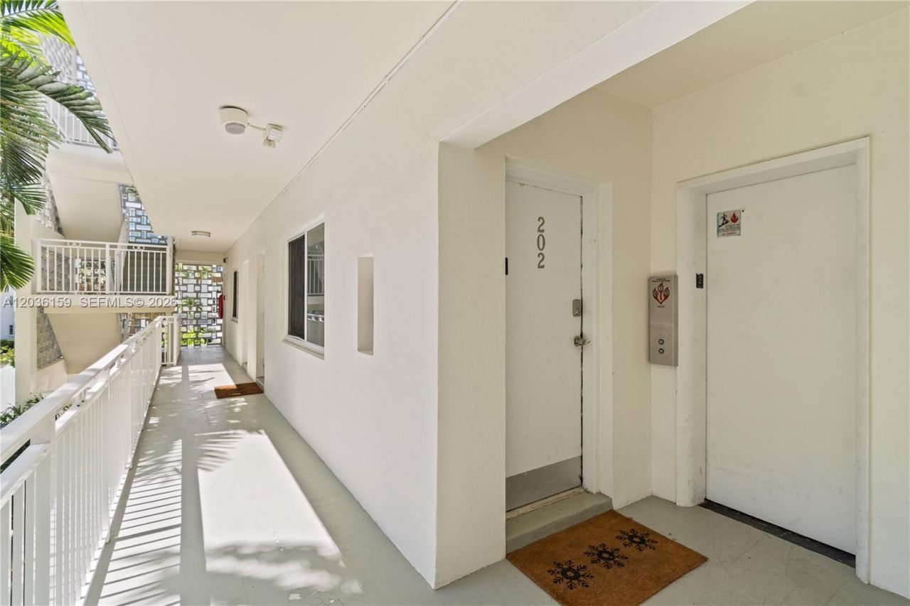 10001 W Bay Harbor Dr, Unit 202, Bay Harbor Islands, FL 33154 Photo