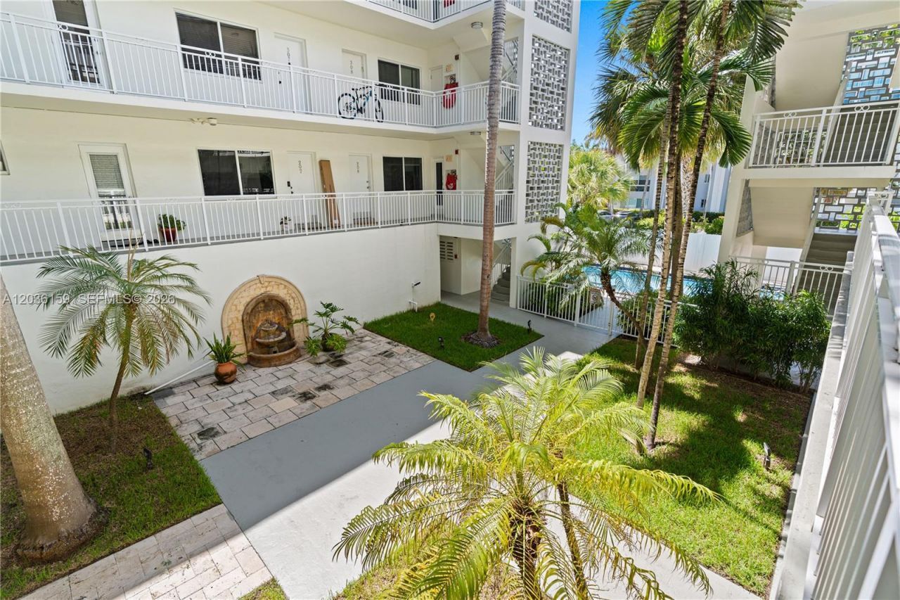 10001 W Bay Harbor Dr, Unit 202, Bay Harbor Islands, FL 33154 Photo