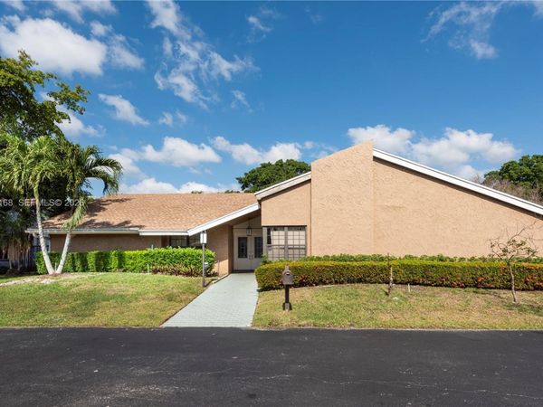 921 Bayberry Point Dr , Plantation, FL 33324
