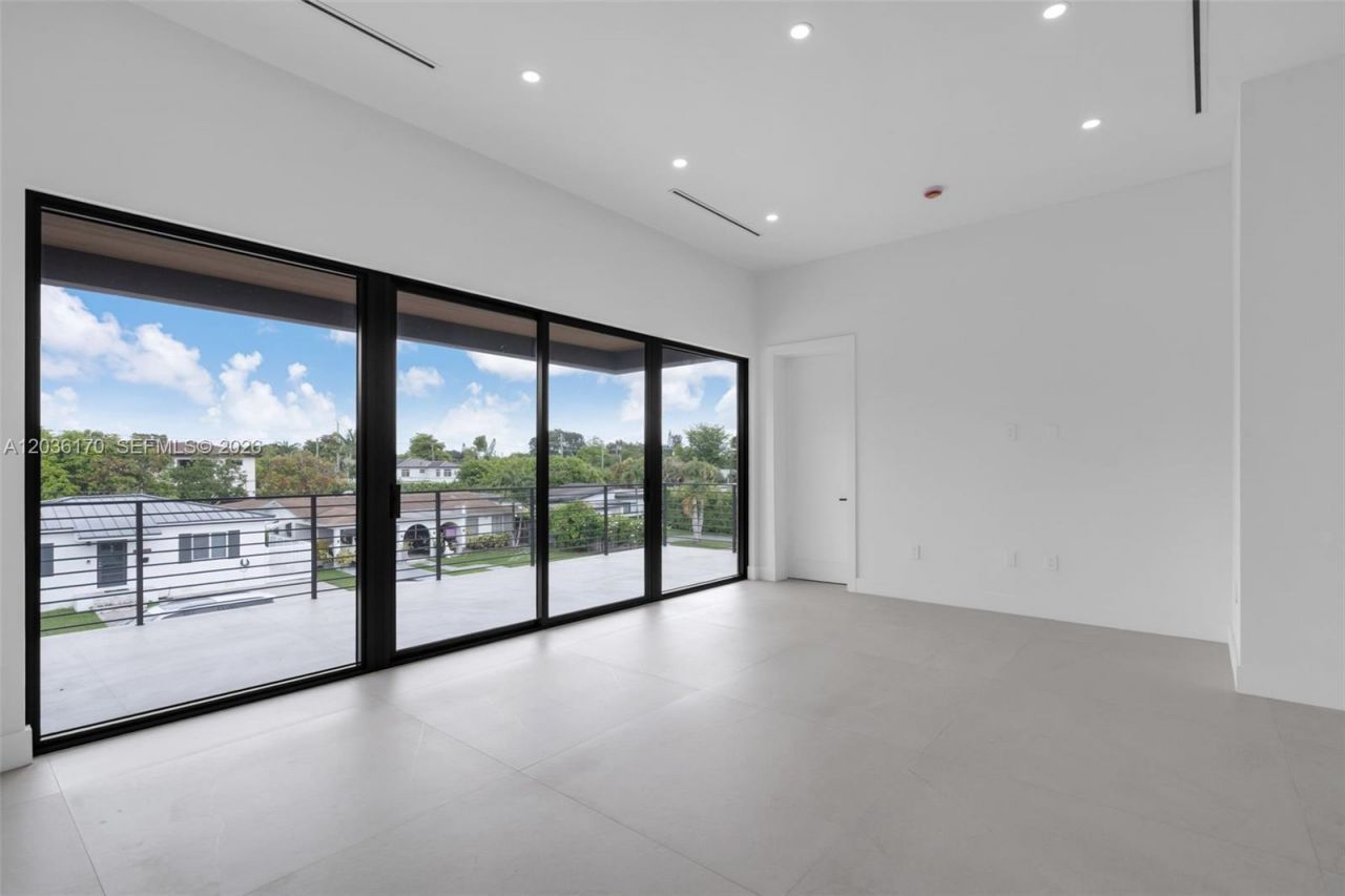 6438 SW 23rd St , Miami, FL 33155 Photo