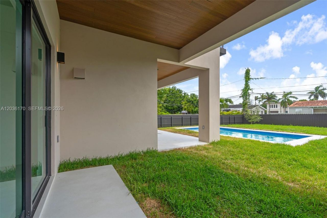 6438 SW 23rd St , Miami, FL 33155 Photo