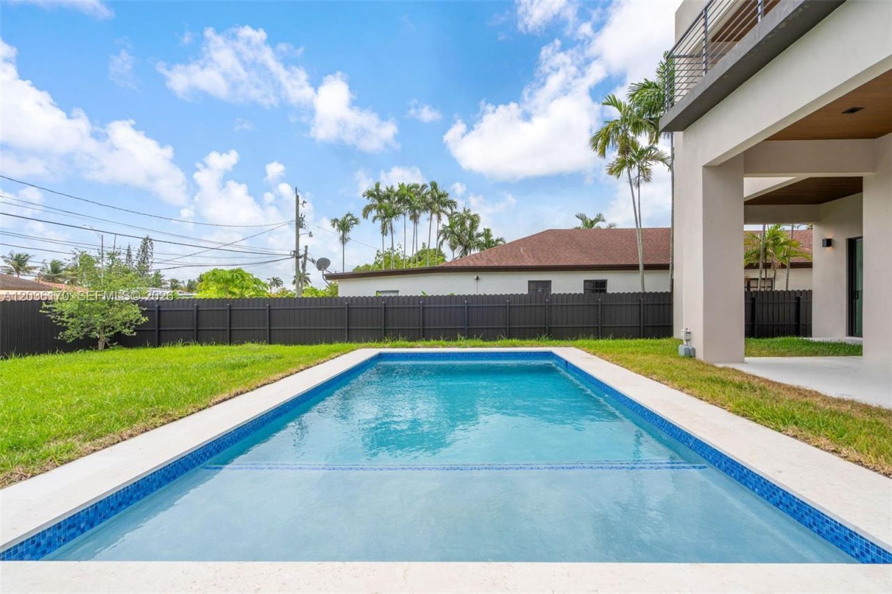6438 SW 23rd St , Miami, FL 33155 Photo