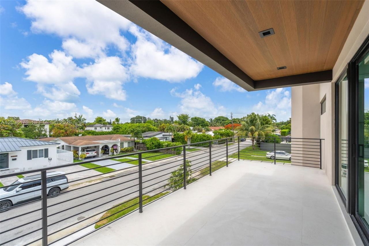 6438 SW 23rd St , Miami, FL 33155 Photo