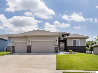 7155 Harvest Drive, Papillion, NE 68133
