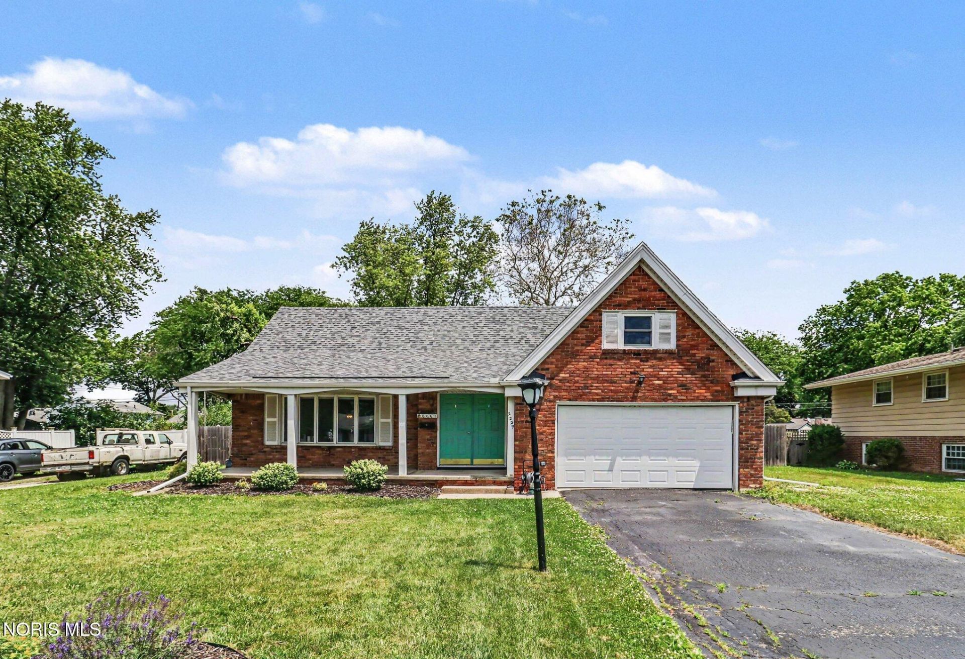 2229 Midlawn Drive, Toledo, OH 43614 Main Photo
