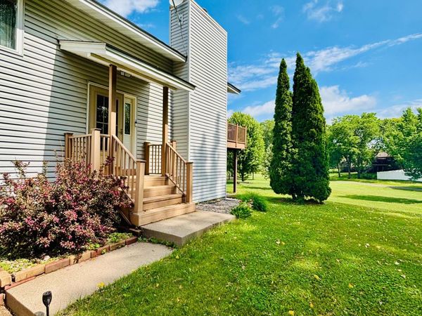 821 Clover Leaf Parkway NE, Blaine, MN 55434