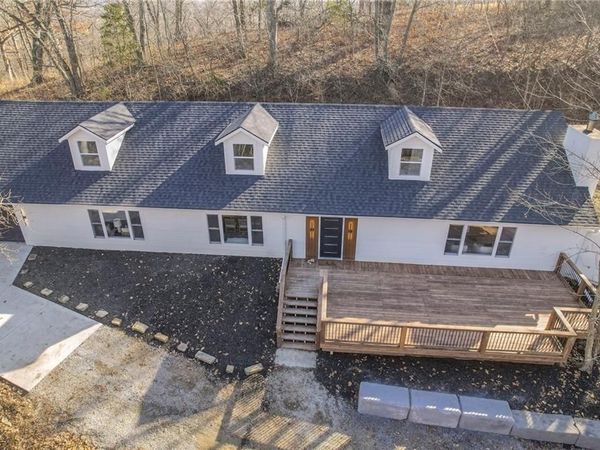 8721 S Hardsaw Road, Oak Grove, MO 64075
