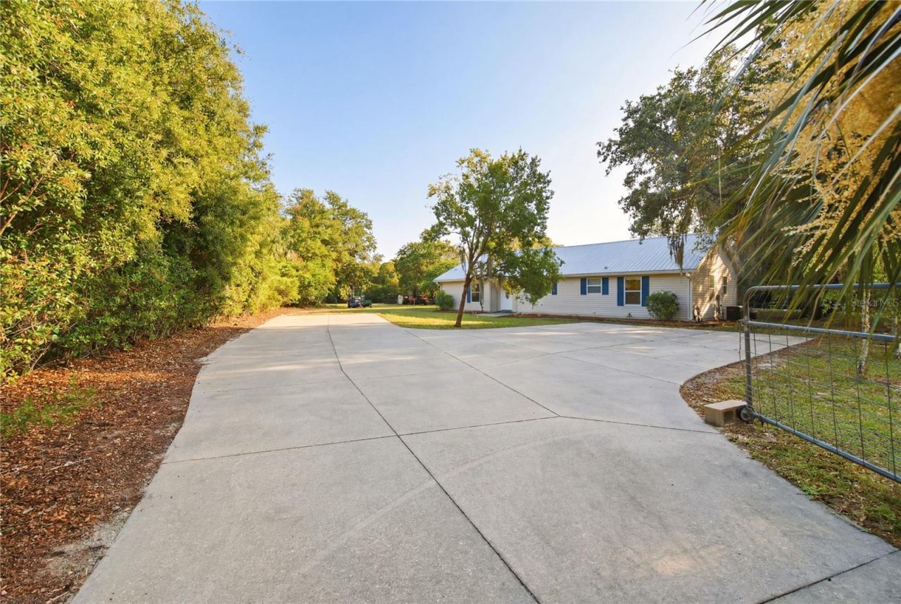 16723 SE 173rd Terrace Road, Weirsdale, FL 32195 Photo