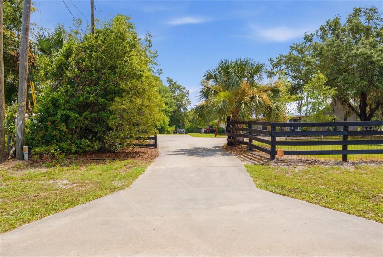 16723 SE 173rd Terrace Road, Weirsdale, FL 32195 Photo
