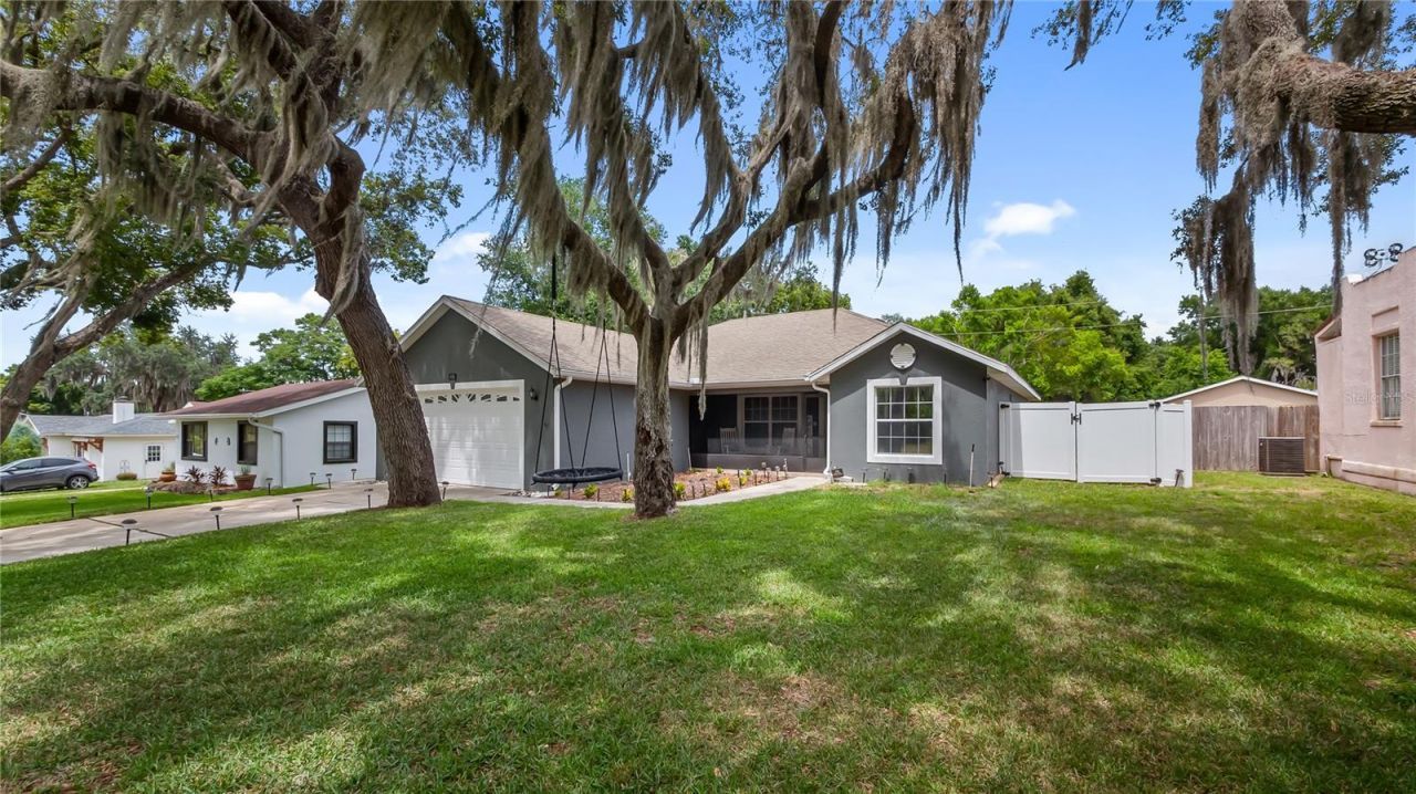 406 S Palm Avenue, Howey in the Hills, FL 34737 Photo