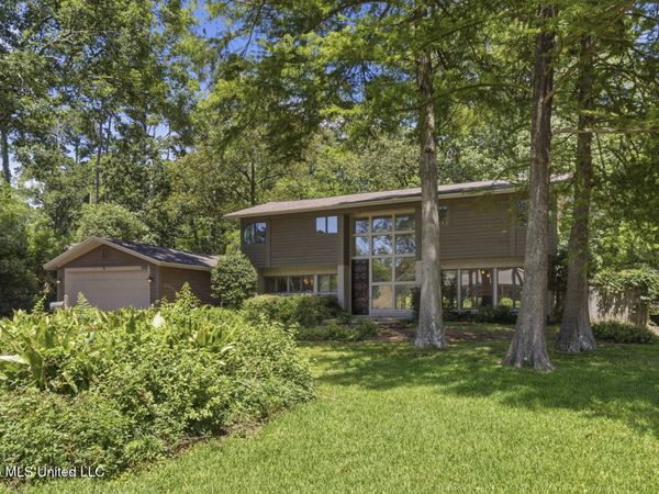 3954 Eastwood Drive, Jackson, MS 39211