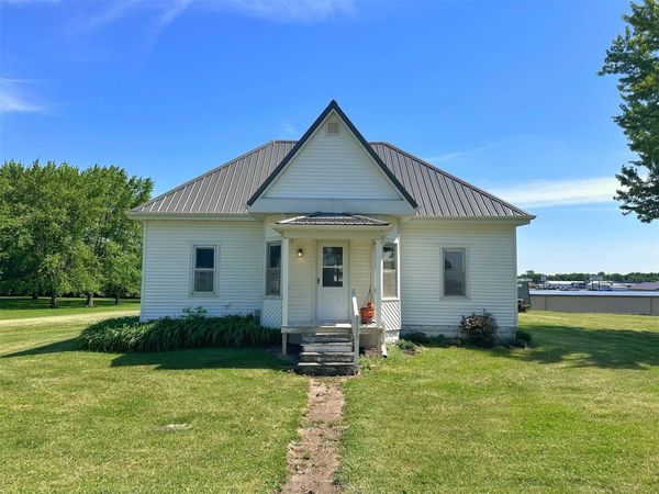 110 12th Street SE, Oelwein, IA 50662