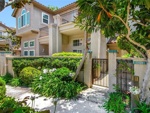 618 Warwick Avenue , Thousand Oaks, CA 91360