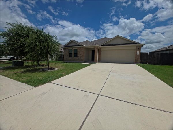 746 Carol DR , Hutto, TX 78634