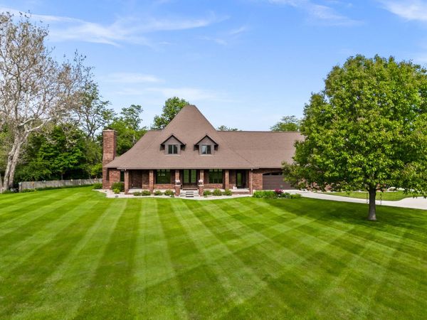 606 Harvey Road , Downs, IL 61736