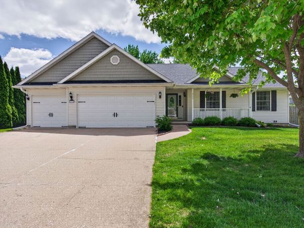 2335 E 57TH Street , Davenport, IA 52807