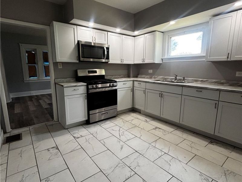 685 E 131st Street, Cleveland, OH 44108 Photo 10