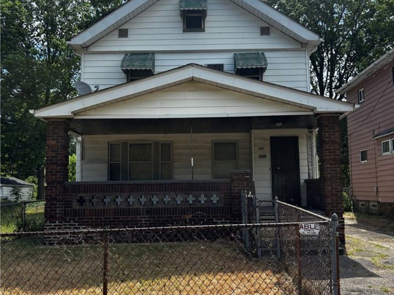 685 E 131st Street, Cleveland, OH 44108 Photo 2