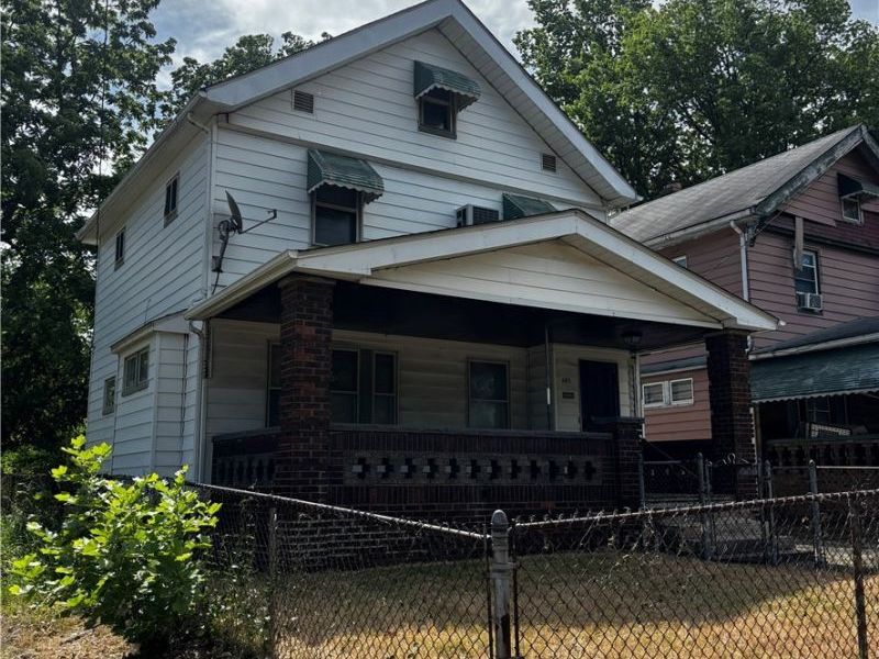 685 E 131st Street, Cleveland, OH 44108 Photo 3