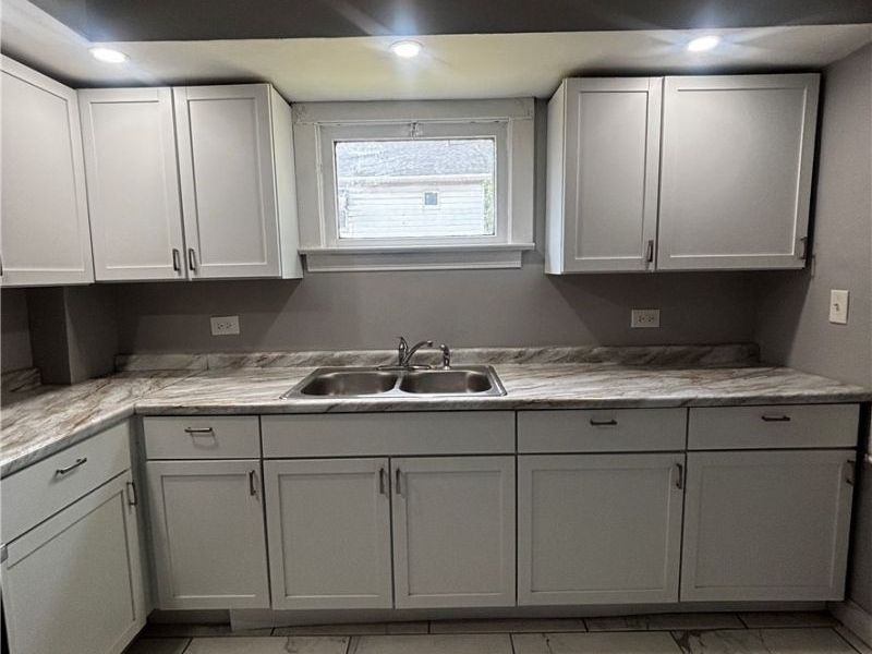 685 E 131st Street, Cleveland, OH 44108 Photo 5
