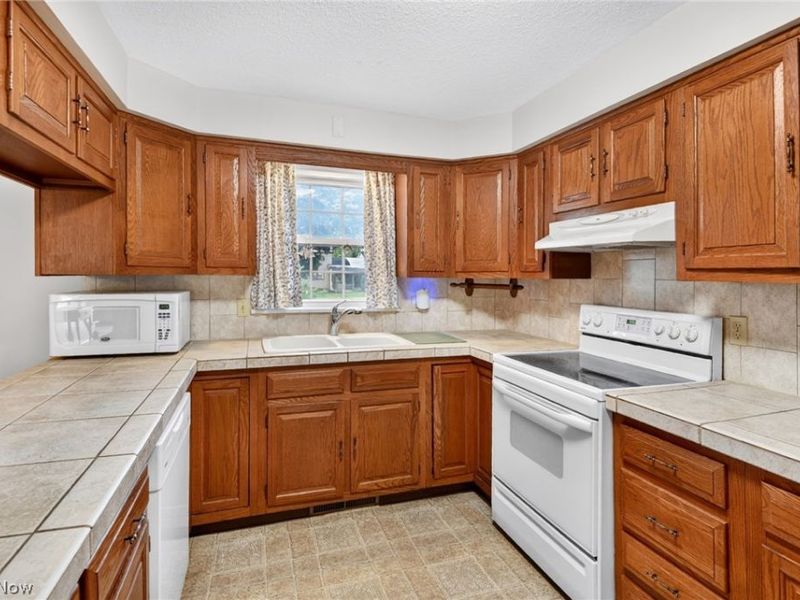2379 Tanglewood Drive, Salem, OH 44460 Photo 9