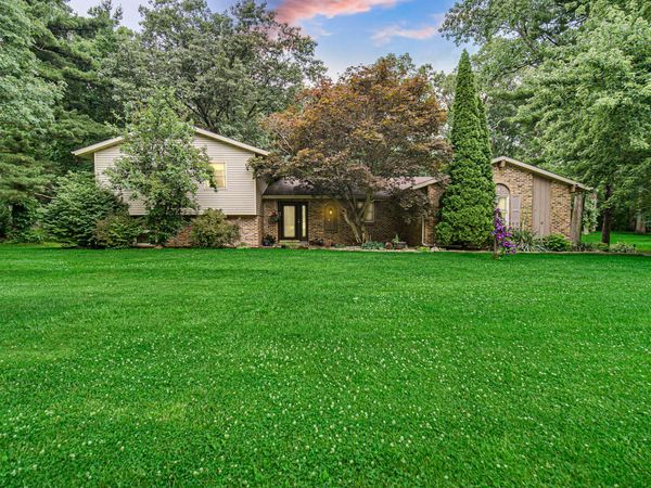 495 Meadowwood Drive , Valparaiso, IN 46385