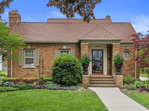 3704 18th AVENUE, Kenosha, WI 53140