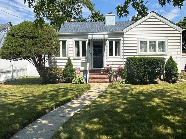 22 Alice Street, Merrick, NY 11566