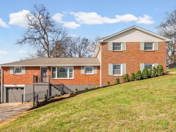 1320 Bellshire Dr, Nashville, TN 37207