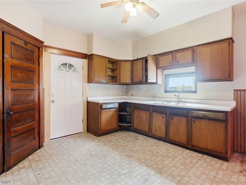 5906 Bower Avenue, Cleveland, OH 44127 Photo 9