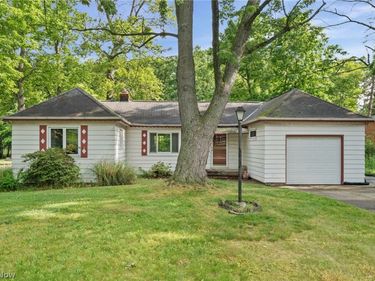 4714 W Ridgewood Drive, Parma, OH 44134