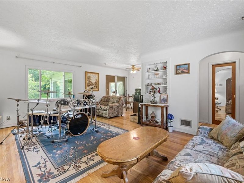 4714 W Ridgewood Drive, Parma, OH 44134 Photo 5