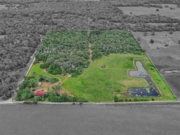 1910 E County Road 415 , Lexington, TX 78947
