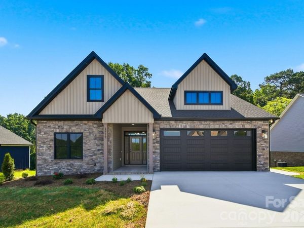 1917 Skyfall Lane, Hickory, NC 28602