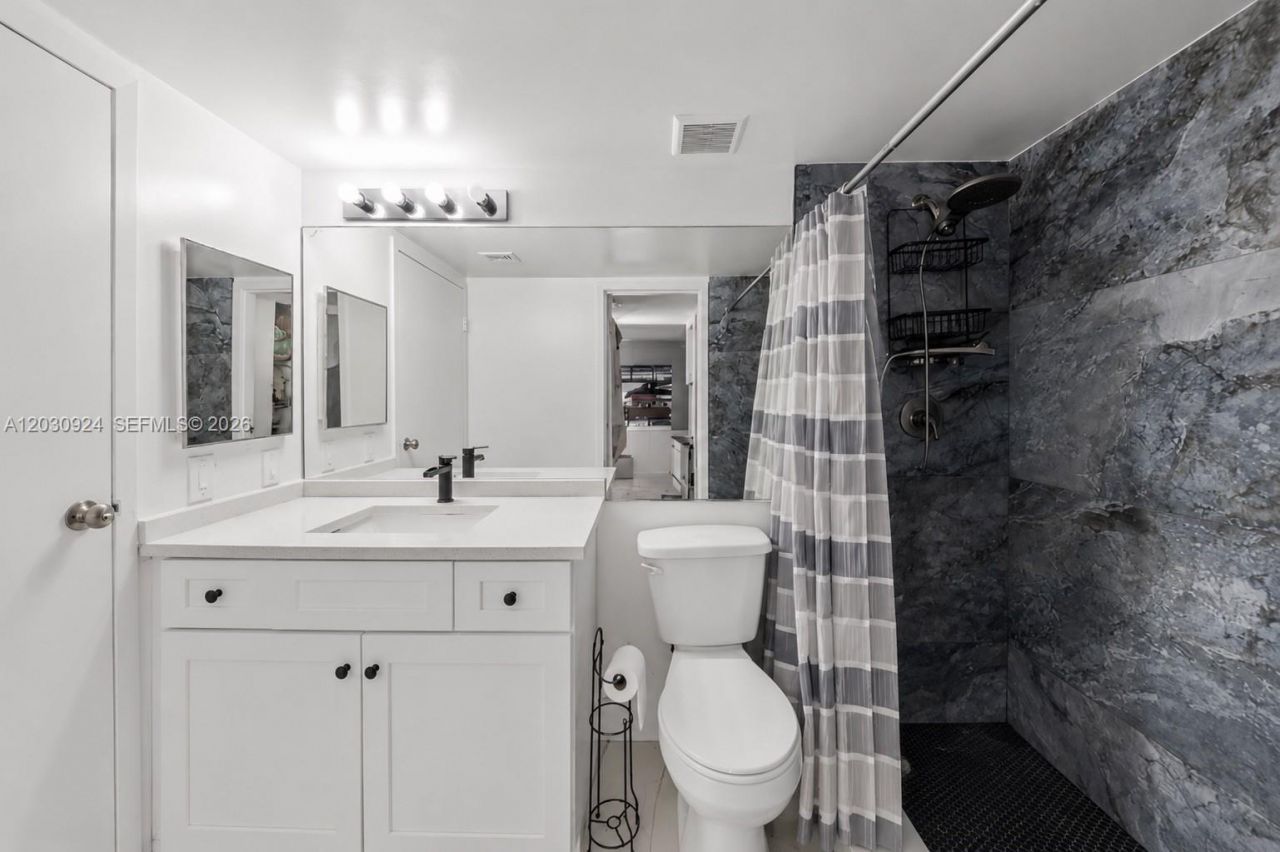 7601 E Treasure Dr , Unit 1710, North Bay Village, FL 33141 Photo