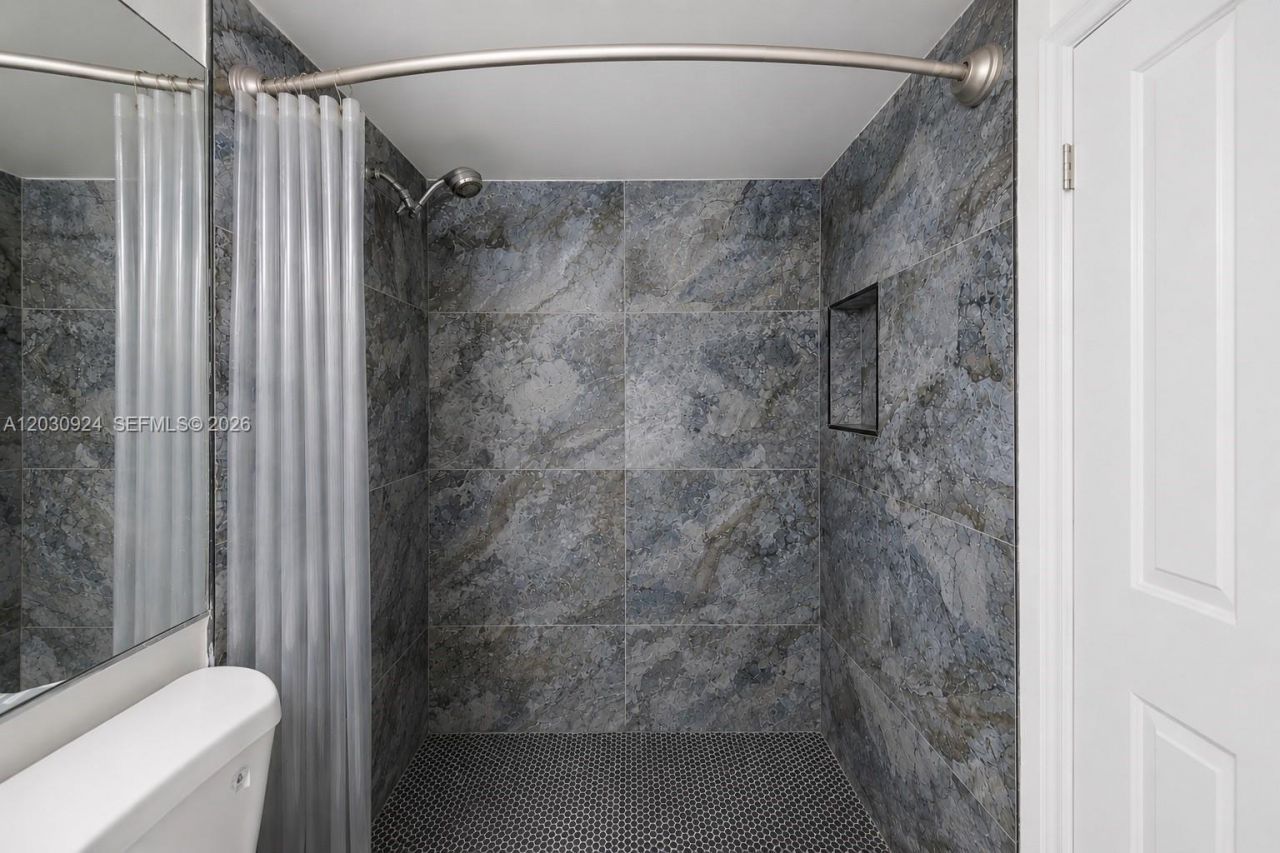 7601 E Treasure Dr , Unit 1710, North Bay Village, FL 33141 Photo