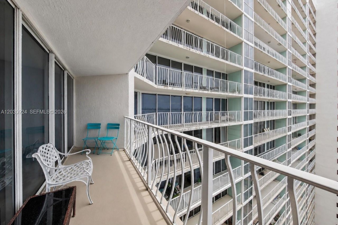 7601 E Treasure Dr , Unit 1710, North Bay Village, FL 33141 Photo