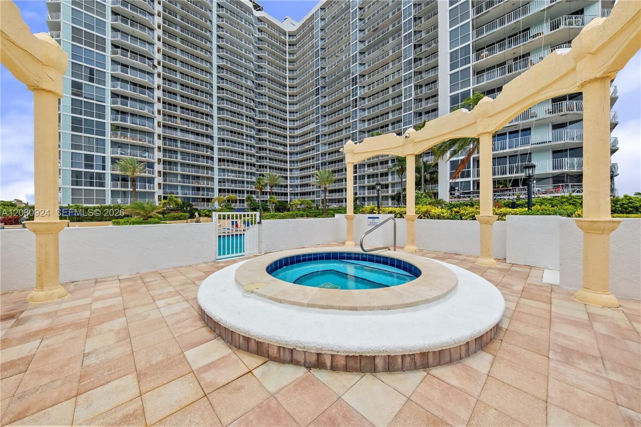7601 E Treasure Dr , Unit 1710, North Bay Village, FL 33141 Photo