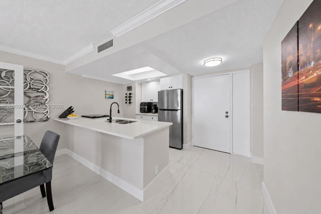 7601 E Treasure Dr , Unit 1710, North Bay Village, FL 33141 Photo