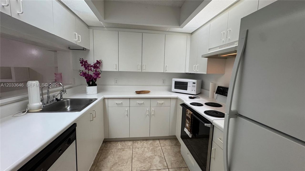 1200 SW 137th Ave, Unit 211E, Pembroke Pines, FL 33027 Photo
