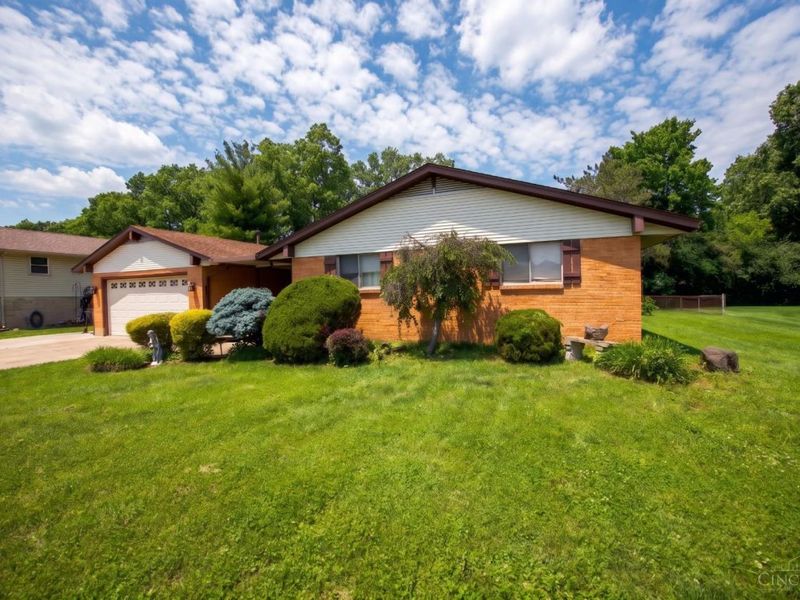 5468 Schiering Drive, Fairfield, OH 45014 Photo 2