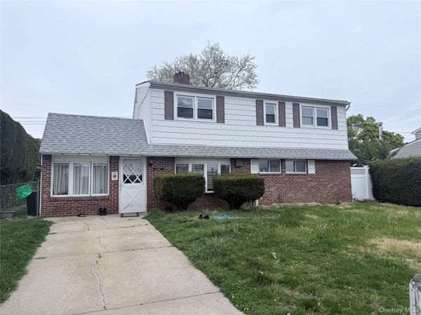 143 Red Maple Drive N, Levittown, NY 11756