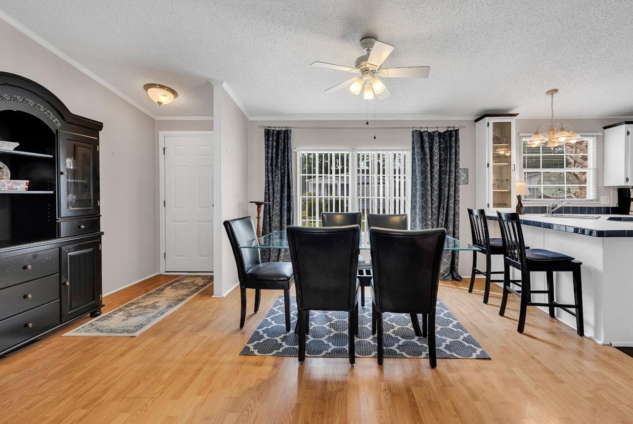 153 Queens Rd.  Photo 11