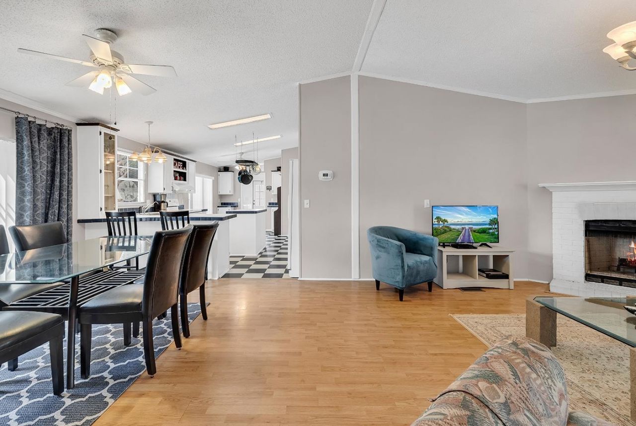 153 Queens Rd.  Photo 12