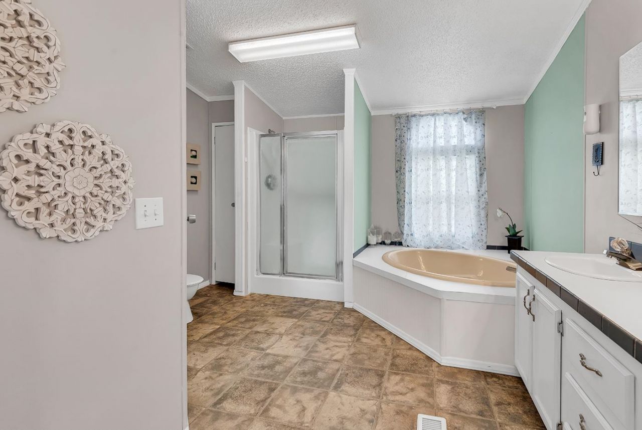 153 Queens Rd.  Photo 20