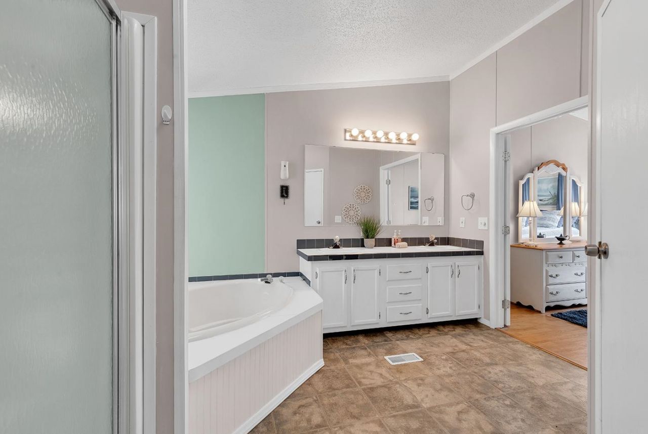 153 Queens Rd.  Photo 22