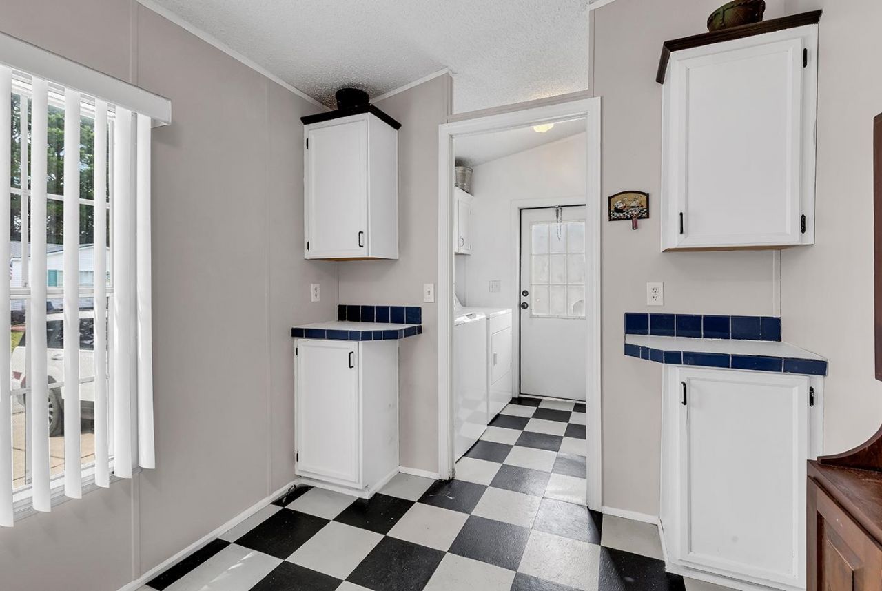 153 Queens Rd.  Photo 9