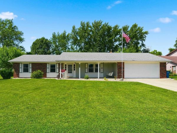 704 Brentwood Circle, Auburn, IN 46706